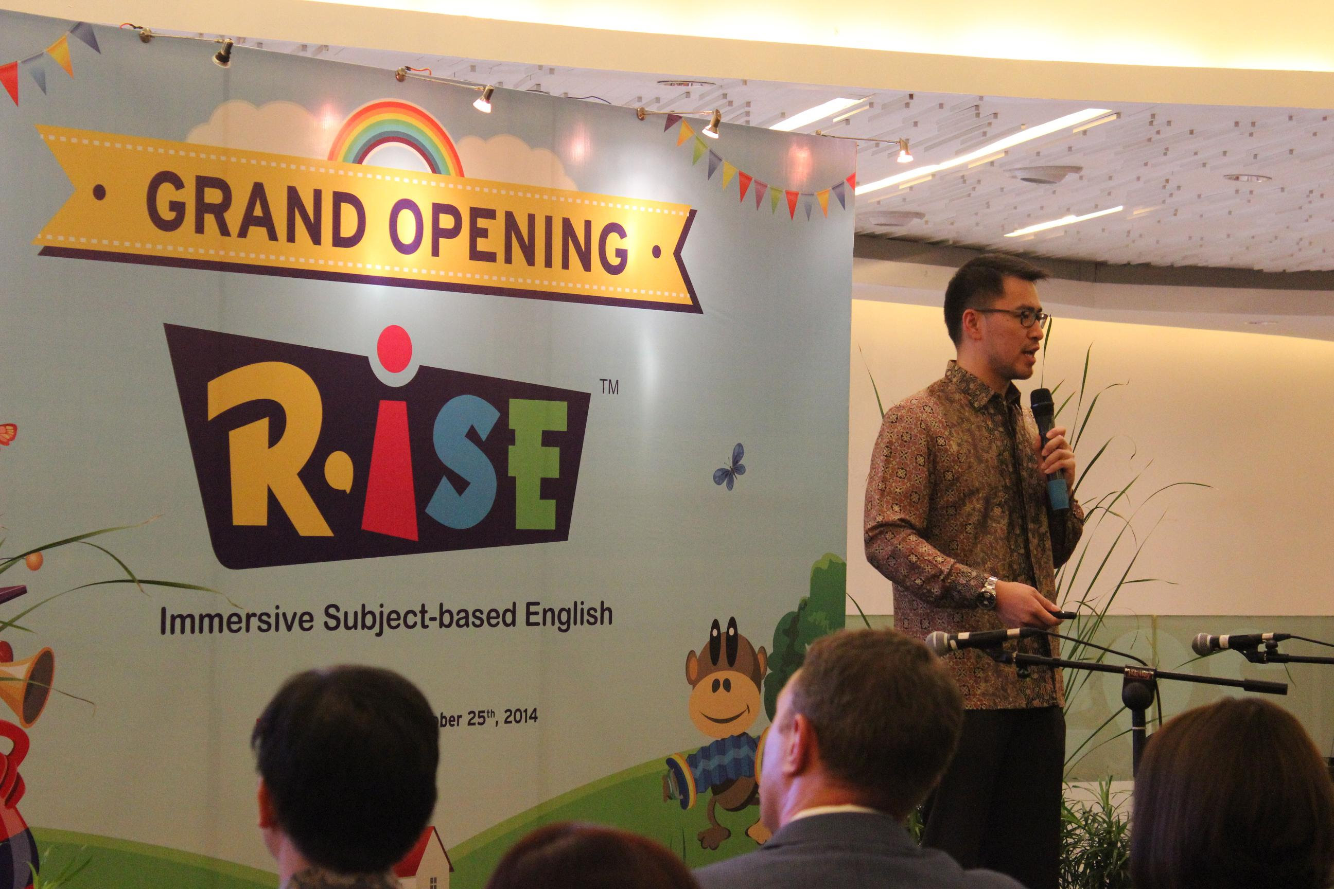 kompetitif serta mampu berkomunikasi dalam bahasa Inggris dengan lancar baik secara lisan maupun tulisan serta memiliki keterampilan kepemimpinan yang