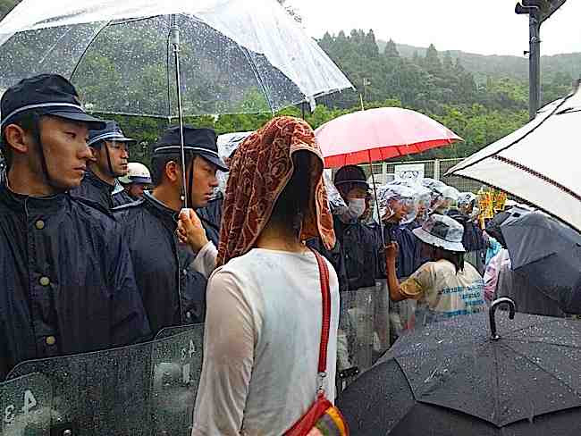 Japanese Nuke Protesters vs Japanese Police