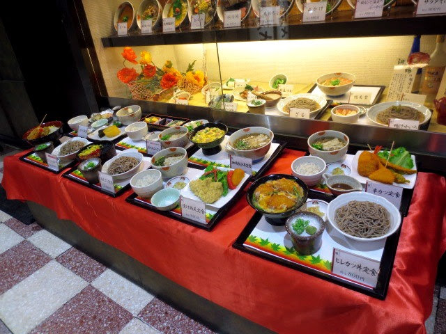 大阪の玄関口でリーズナブルに味わえる蕎麦 蕎麦と地鶏串焼 弦 新大阪駅店 美味いもんグルメ日記