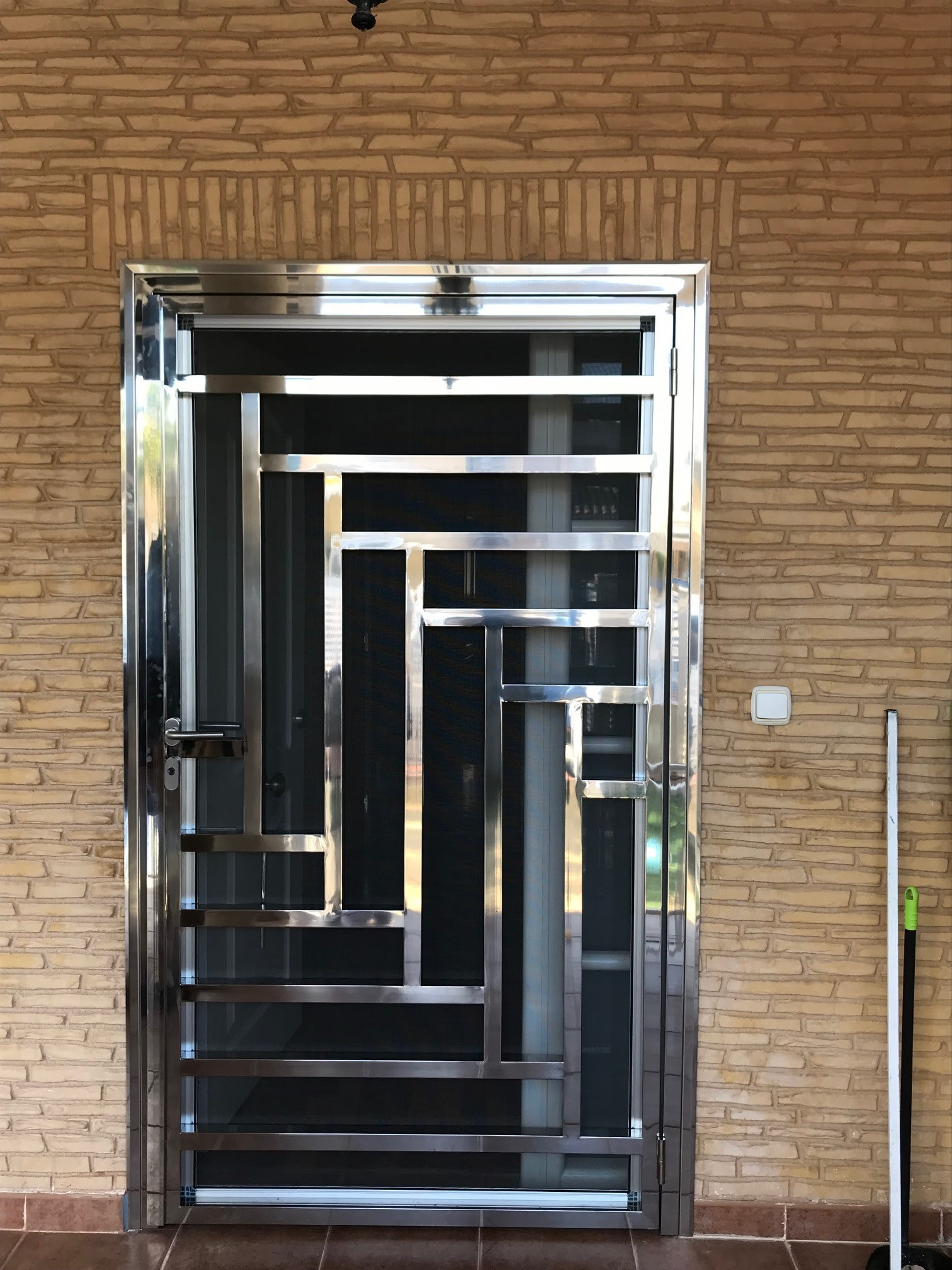 Reja puerta precio