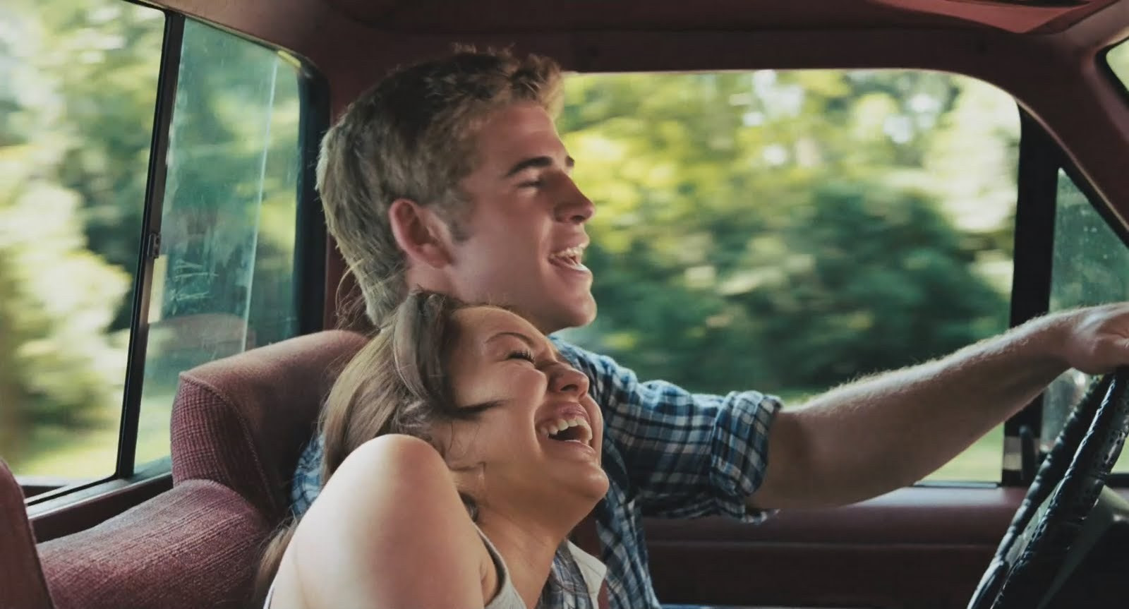 Miley in liam's car - The Last Song Photo (9616345) - Fanpop