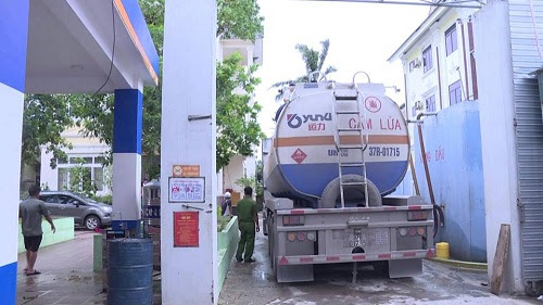 Bắt 2 đối tượng trong đường dây làm 2 triệu lít xăng A92 giả ở Nghệ An - 1