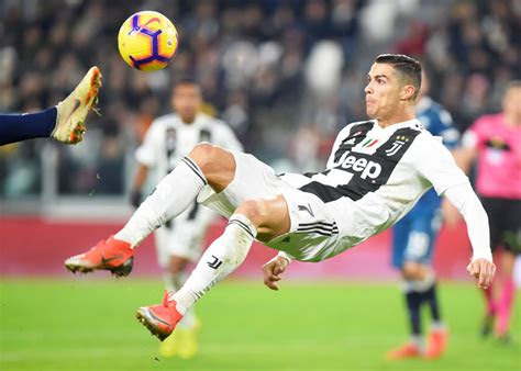 football extras ronaldo  joint top scorer  serie