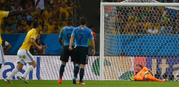 James Rodríguez marca para a Colômbia contra o Uruguai na Copa; gol está na lista
