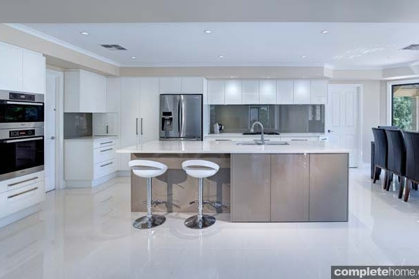 A contemporary kitchen design with fabulous flow A contemporary kitchen design with fabulous flow