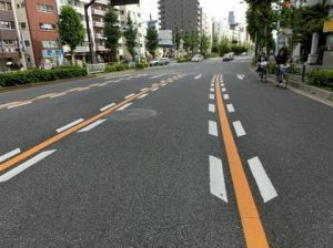 車線境界線の種類と意味は 実線と破線は同じって本当 黄色線は