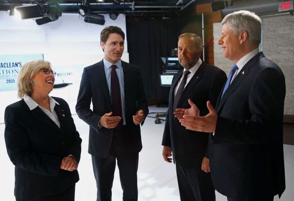 Élizabeth May du Parti vert du Canada, Justin Trudeau des libéraux, le néodémocrate Thomas Mulcair et Stephen Harper du Parti conservateur du Canada lors du débat des chefs organisé par «Maclean's» le 6 août