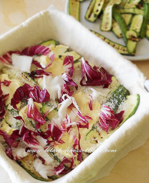 Pizza ripiena con funghi porcini e zucchini