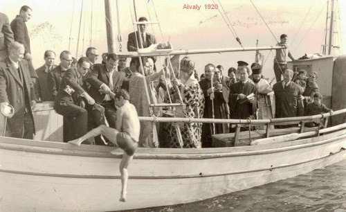 ΤΑ ΦΩΤΑ ΣΤΟ ΑΪΒΑΛΙ
