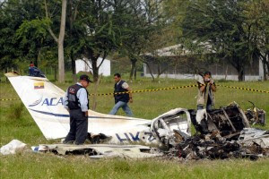 Imagen de un accidente aéreo en el que una avioneta cayó a tierra. EFE/Archivo