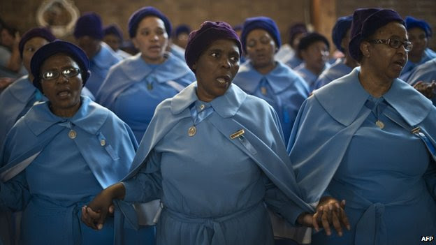Women pray in Soweto (8 Dec)