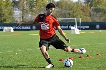 photo yoann gourcuff consulte régulièrement le docteur olivier fichez, à saint- raphaël. une relation révélée au grand public lors de l’émission stade 2, fin août. le médecin expliquait alors pour la première fois que le joueur souffrait d’une fracture de fatigue aux sésamoïdes. © philippe renault