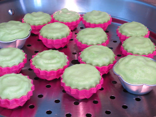 Puteri  Ayu (steamed mini pandan sponge cake)