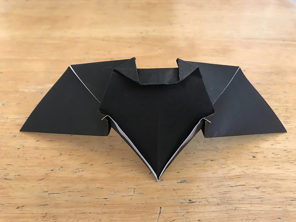 折り紙で簡単に作れるハロウィン飾り こうもりの作り方 折り方 ガムシャラナ子育て