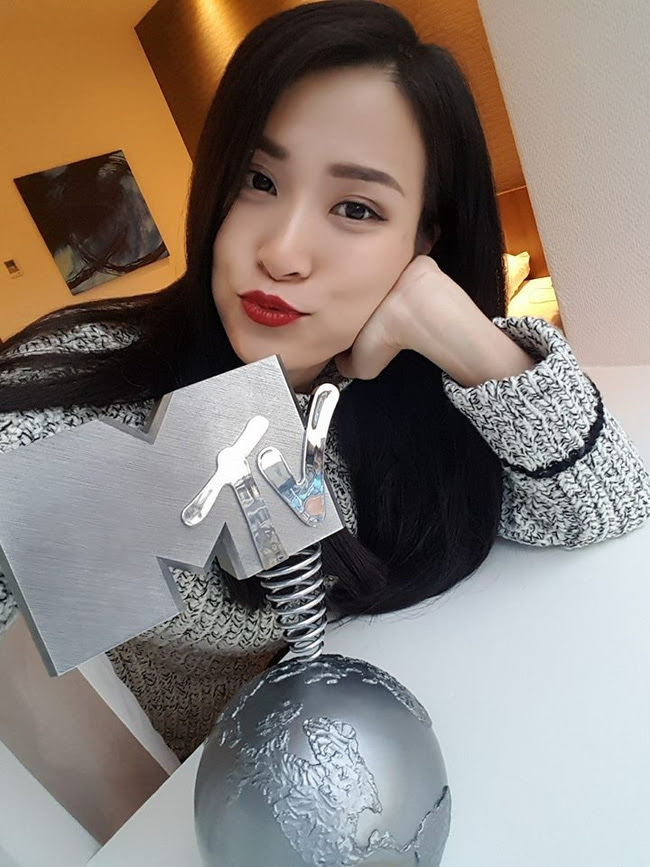  Lịch sử của Đông Nhi Prufer Bảo Thy Các Remix: cứng Showbiz nhưng cũng rất công bằng! - Ảnh 4. "title =" Từ lịch sử của Đông Nhi Bảo Thy giám định tại Remix: Showbiz khó nhưng cũng rất công bằng! - Ảnh 4. "rel =" lightbox "PHOTOID =" 5c1eb460-168f-11e7-a400-476128fe9559 "type =" ảnh "style =" max-width: 100%; "Dữ liệu ban đầu =" http: // kenh14cdn. com / 2017 / dong-nhi-noi-gi-ve--không-len-san-khau-nhãn thưởng việc-do-o-ema-2016-13-085235-1480533232919-1491019063278.jpg "width =" " height = không thể ngăn cản ""> </div> <div class=