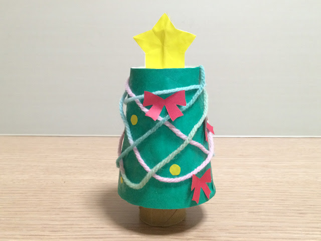 紙コップとトイレットペーパーの芯で簡単工作 手作りクリスマスツリー イクジラ