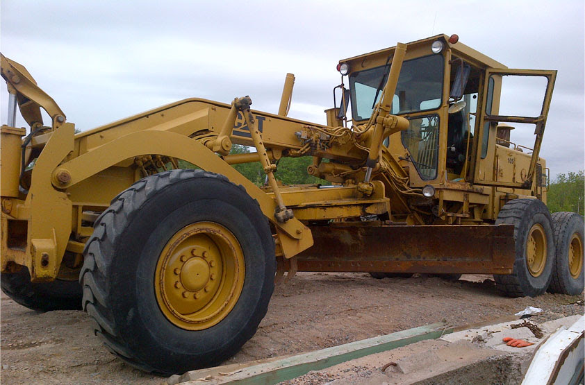 Know the information while operating a heavy motor grader