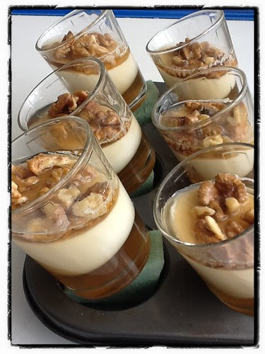 Cuajada con nueces y gelatina de miel