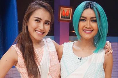 Foto: Netter teringat dengan sikap Ayu yang dulu juga ketika seniornya, Olga Syahputra, sakit http://ift.tt/20kt43r - Berita Terkini Ayu Ting-tingTerbaru Hari Ini -Persahabatan Ayu Ting Ting dan Julia Perez dulunya begitu kental. Bersama Zaskia, keduanya terlibat proyek trio Cecepy. 