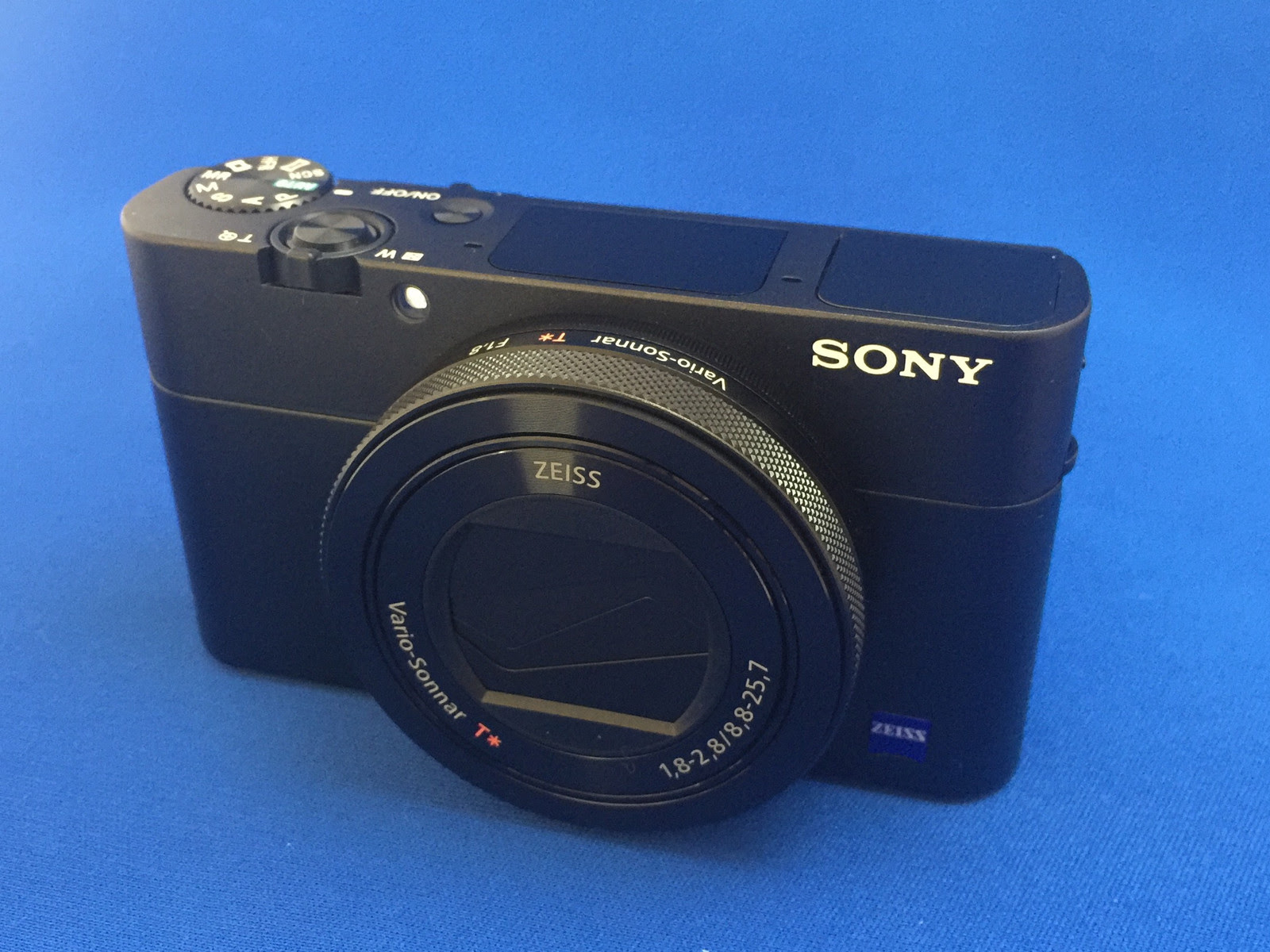 レビュー 高級コンデジの最高峰sony Cybershot Rx100vをチェック 碧き流星