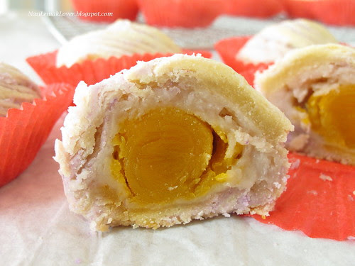 Flaky Swirl Yam Mooncake