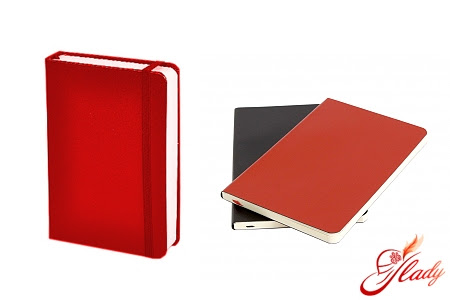  Notepad in your handbag - an accessory or a necessity?  