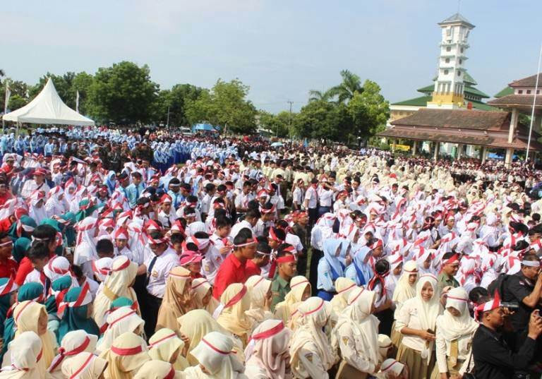 Apel Nusantara Bersatu, Ribuan Warga Kenakan Ikat Kepala Merah Putih