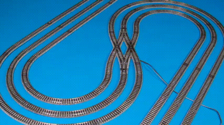 Two model trains on three tracks : gifs