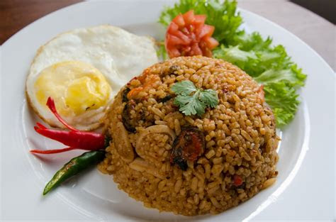 good meal hunting nasi goreng seafood  shirtiy