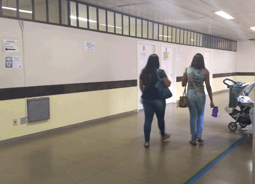 Corredor da materninade do Hospital Regional da Asa Norte, em Brasília, de onde um bebê desapareceu nesta terça-feira (Foto: Marília Marques/G1)
