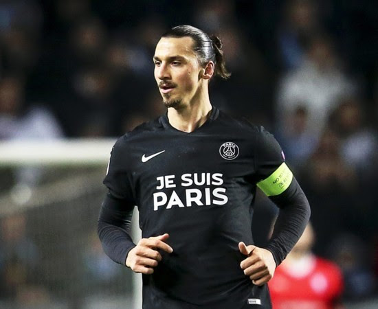 パリ サンジェルマンがテロ犠牲者追悼ロゴ入りモデルで チャンピオンズリーグに登場 Football Shirts Voltage Com サッカー各国代表 クラブユニフォーム