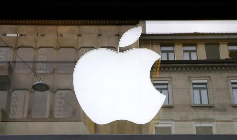 The logo of U.S. technology company Apple is seen in Zurich, Switzerland April 5, 2016. REUTERS/Arnd Wiegmann