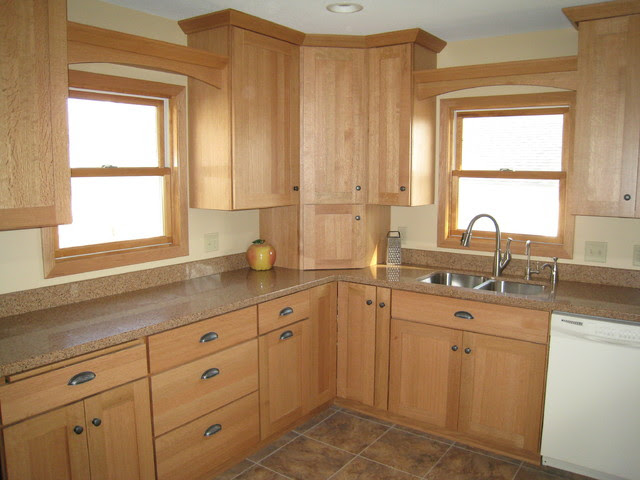 LIGHT QUARTER SAWN OAK CABINETRY - Traditional - Kitchen ...