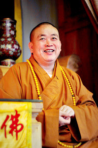 El abad Shi Yongxin, en el templo de Shaolin, en agosto del 2011.
