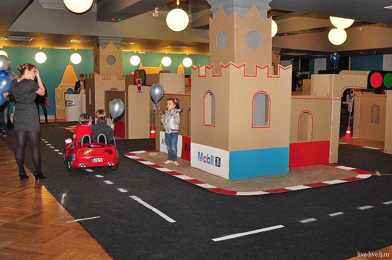 Cardboard Kremlin_004