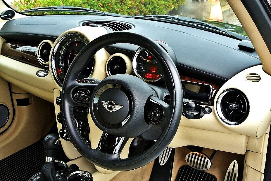 納車千本ノック15 その94 Br ロールス ロイス製インテリアの限定モデル Br ミニ インスパイアード バイ グッドウッド Br 右ハンドル At 英国仕様を Br 東京のtさんに納車完了 クルマを諦めきれないブログ