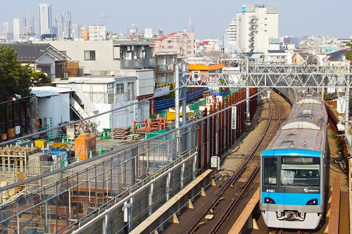 世田谷代田陸橋上から新宿方面を