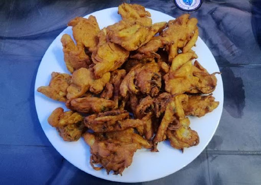 How to Prepare Quick Finger Fries and Onion Pakoras