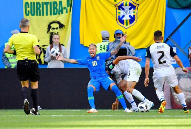 ブラジル ｅ組首位浮上 ネイマールが感涙のゴール サッカーｗ杯ニュース デイリースポーツ Online