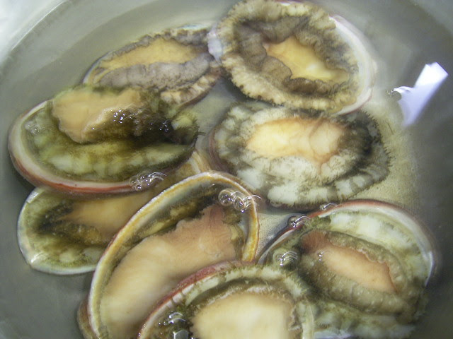 尾鷲のとこぶしを だまし煮しました 魚せき寿司のお楽しみ