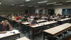 Algunos de los participantes en el examen.