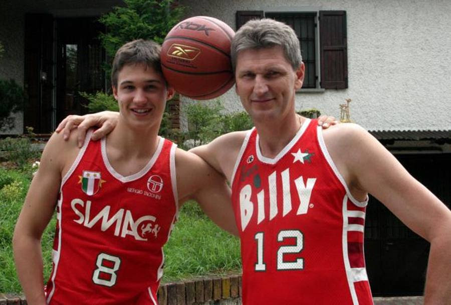 Basket - Pugno Gallinari, parla papà Vittorio: "il gesto ...