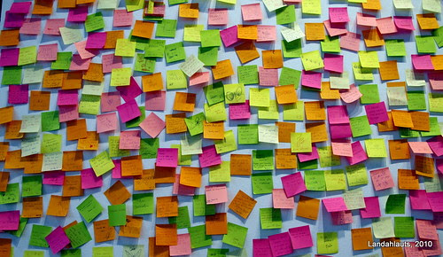 Un mar de notas de color