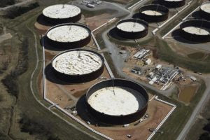 Oil prices decline as U.S. inventory builds, shale oil weighs