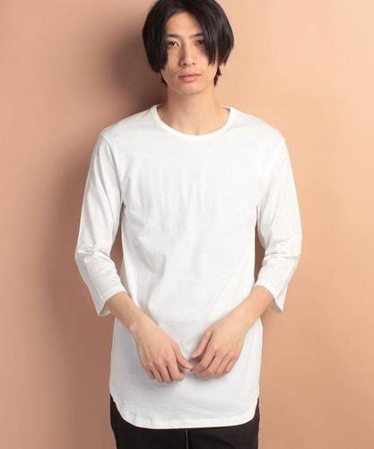 白のロングtシャツ 無地 半端そで のメンズコーディネート 着こなし