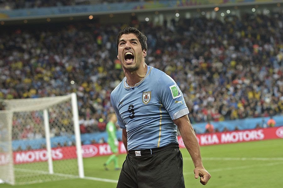 Suárez está fora da Copa do Mundo / Daniel Garcia/AFP