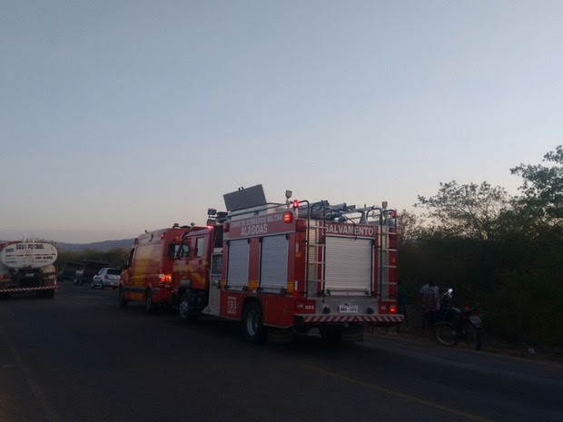 Equipe do Corpo de Bombeiros esteve no local do acidente (Foto: Divulgação/Corpo de Bombeiros)