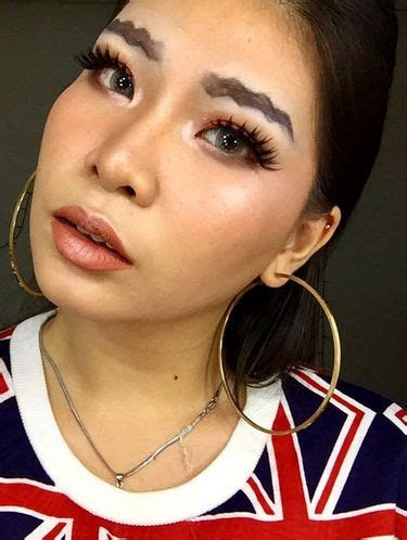 foto beauty influencer indonesia ikuti tren alis gelombang  jadi viral