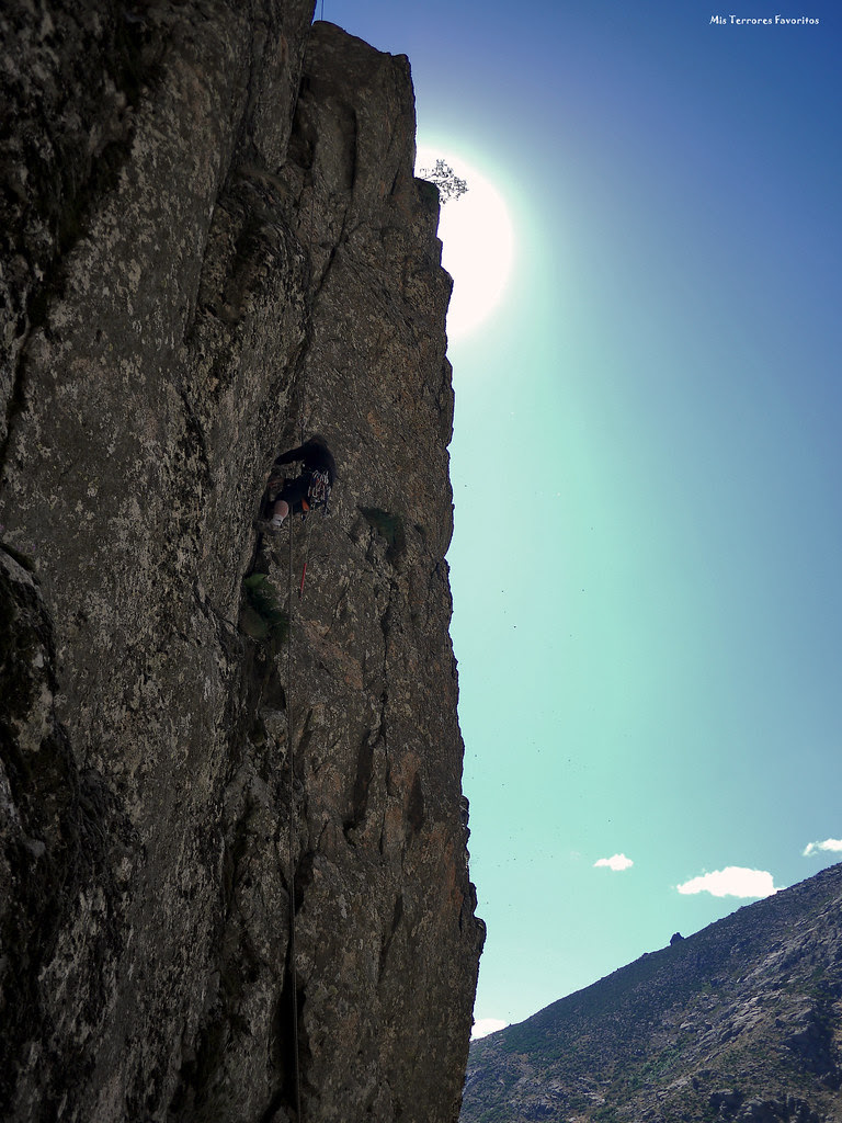 VÍA JAVIER AVELLANOS . CANCHO GORDO - 1º LARGO 6a+