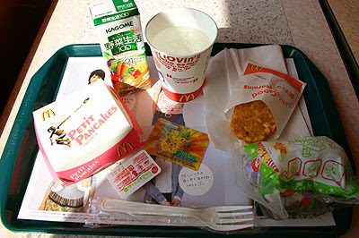 14日目 40食目 プチパンケーキセット ピカチュー バズマクドナルド 30日間マクドナルド生活２